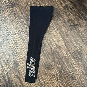 🔥 Nike Women’s XS leggings Women's Black Leggings Camo Floral Logo CU5342-010
